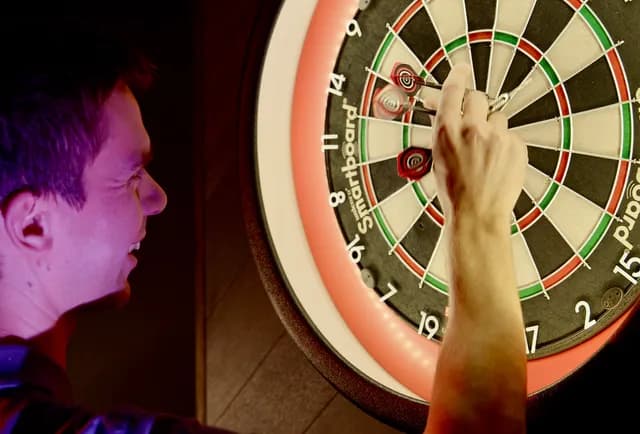Electronic darts bay mid-game